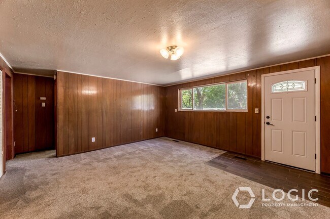 Foto del edificio - 3151 Quincy Ave