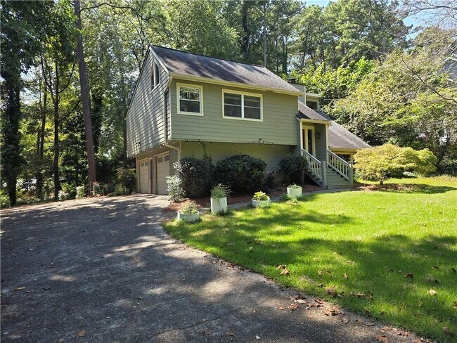 Building Photo - 4694 Shallowford Rd