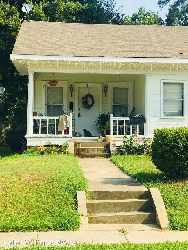Building Photo - 814 Linden St