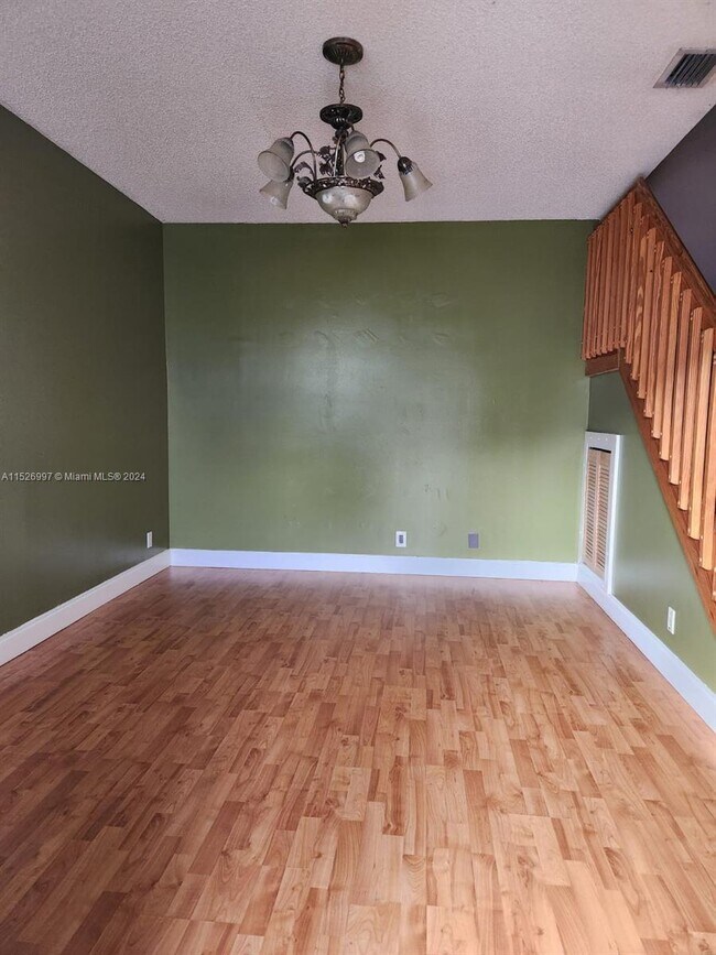 Foto del edificio - 820 NE 212th Terrace