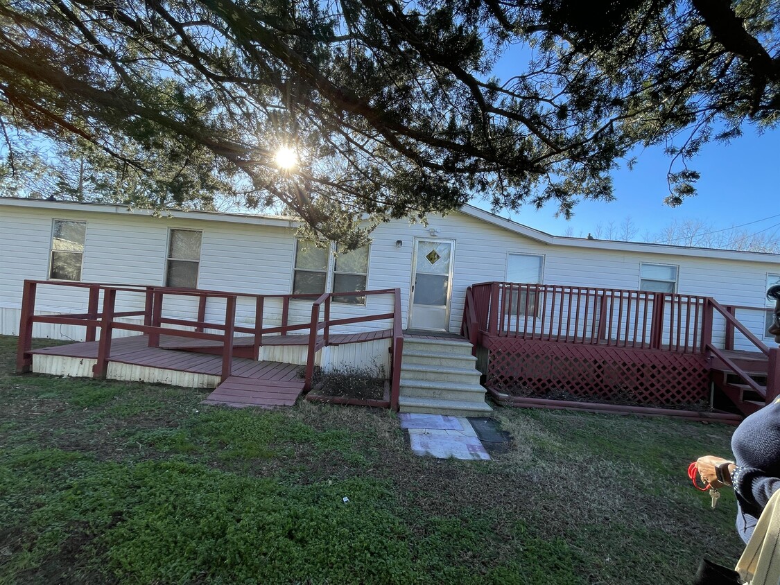 Primary Photo - 55 Swan Ln