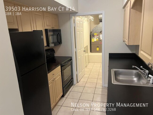 Building Photo - "Charming 1-Bedroom Condo Retreat in Harri...