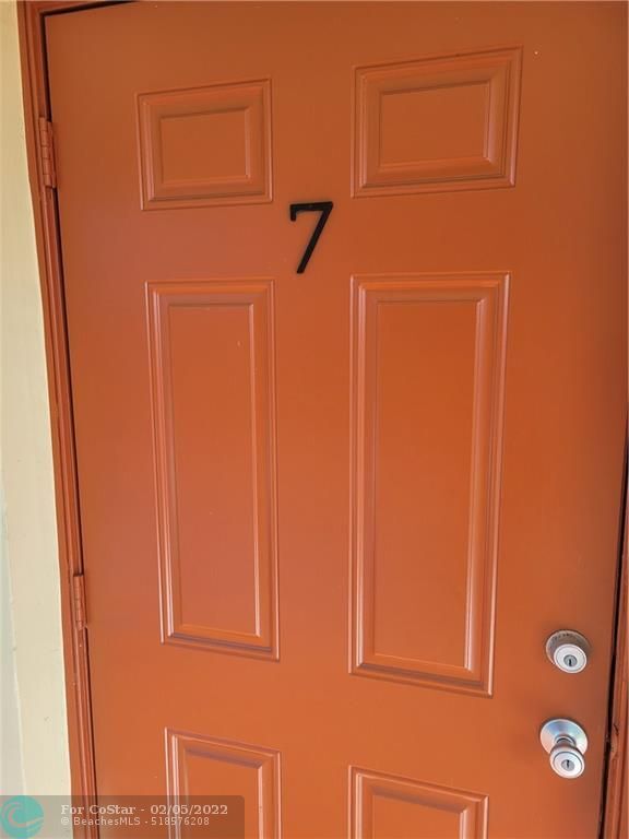 Foto del edificio - 309 NE 16th St