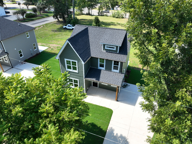 Building Photo - 606 Coggeshall St