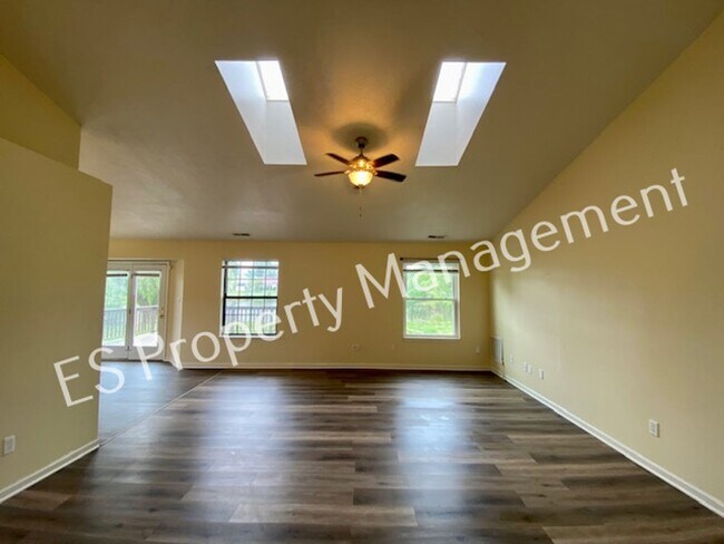 Foto del edificio - Wonderful 3 Bedroom 2 Bathroom Ranch Style...