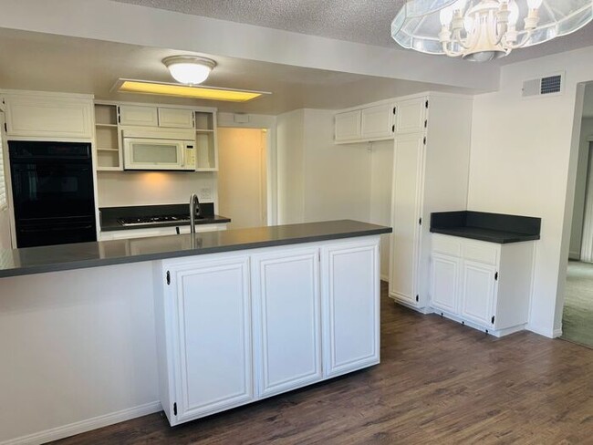 Building Photo - Charming Thousand Oaks Home with Modern Up...