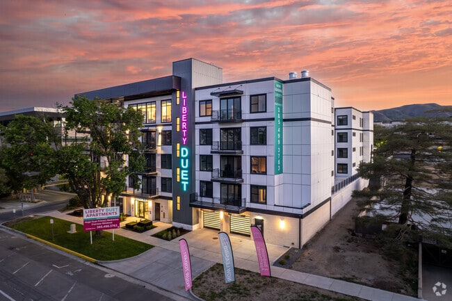 Building Photo - Liberty Duet