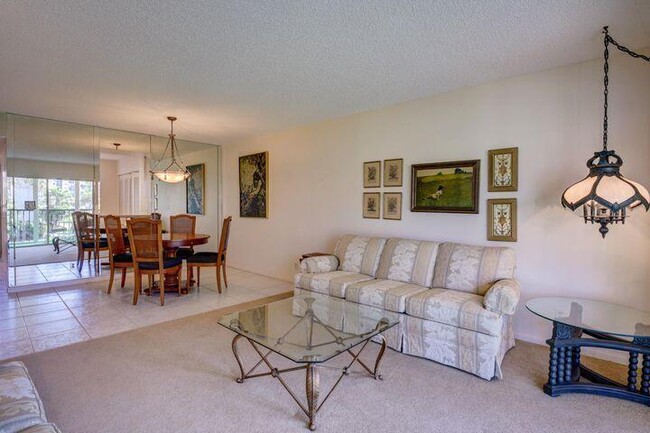 Foto del edificio - 14375 Strathmore Ln