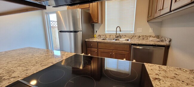 Foto del edificio - Spacious & Cozy Townhome for Rent