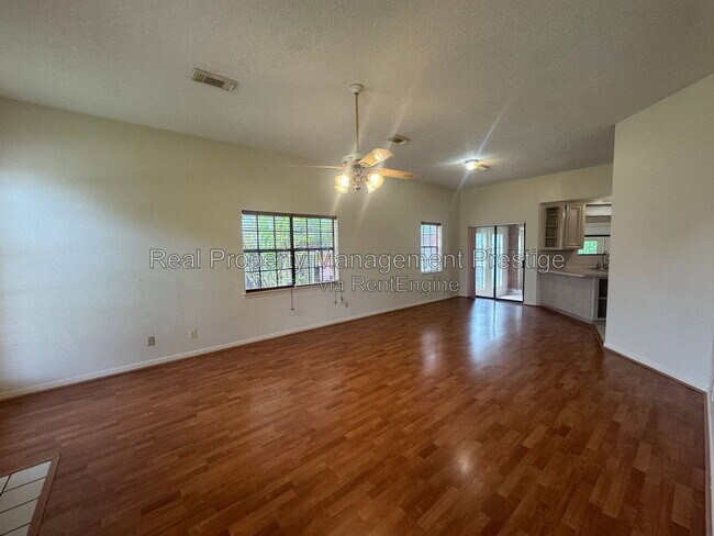 Building Photo - 4422 Egret Dr