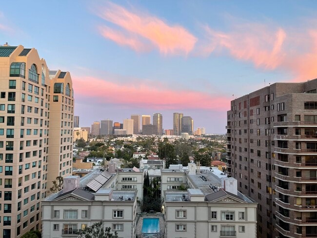 Building Photo - 10535 Wilshire Blvd