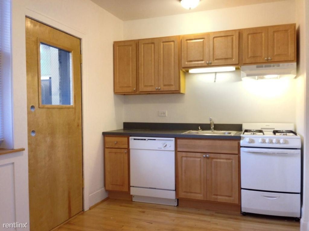 Foto principal - 3553 N Racine Ave