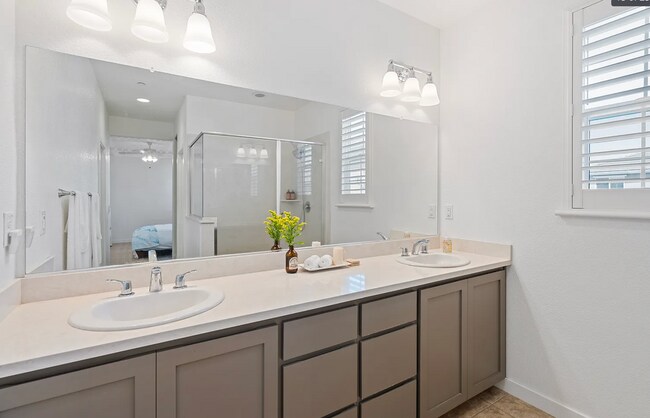 Building Photo - HOT Property!  Roseville 3/3 w/Oasis Backyard!  Please reference ad for viewings!