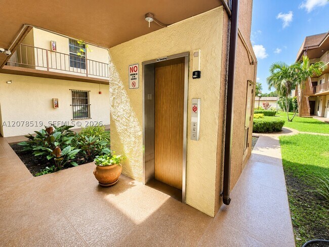 Foto del edificio - 10850 W Flagler St