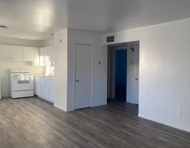 Building Photo - The Onyx  Apartments