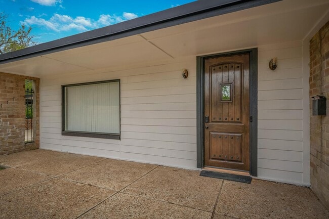Building Photo - 211 Beechwood Ln