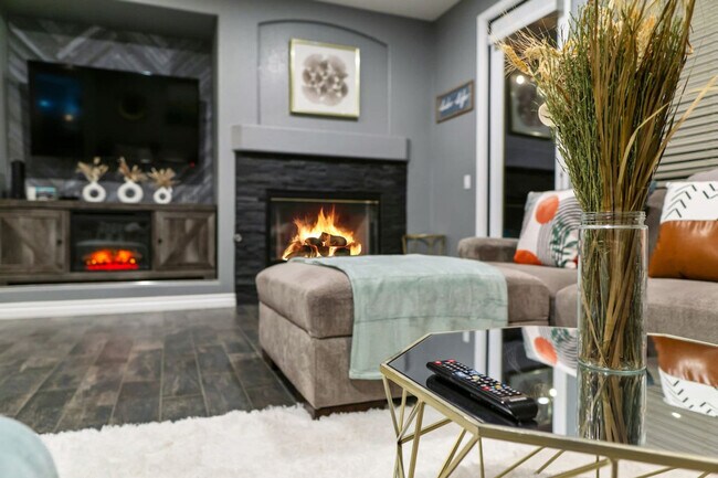 Foto del edificio - 1107 Shadowcrest Ln