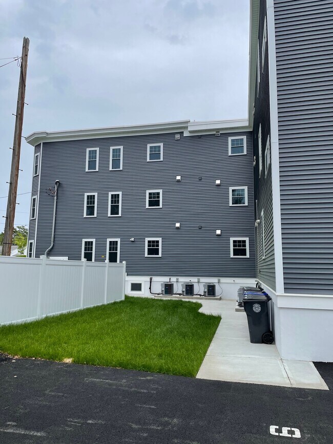 Building Photo - 50 Woodlawn Ave