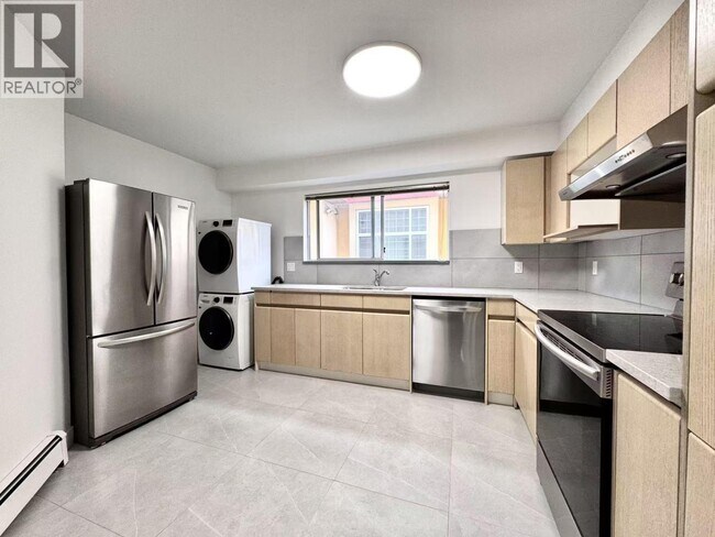 Photo du bâtiment - 1921 Harrison Dr