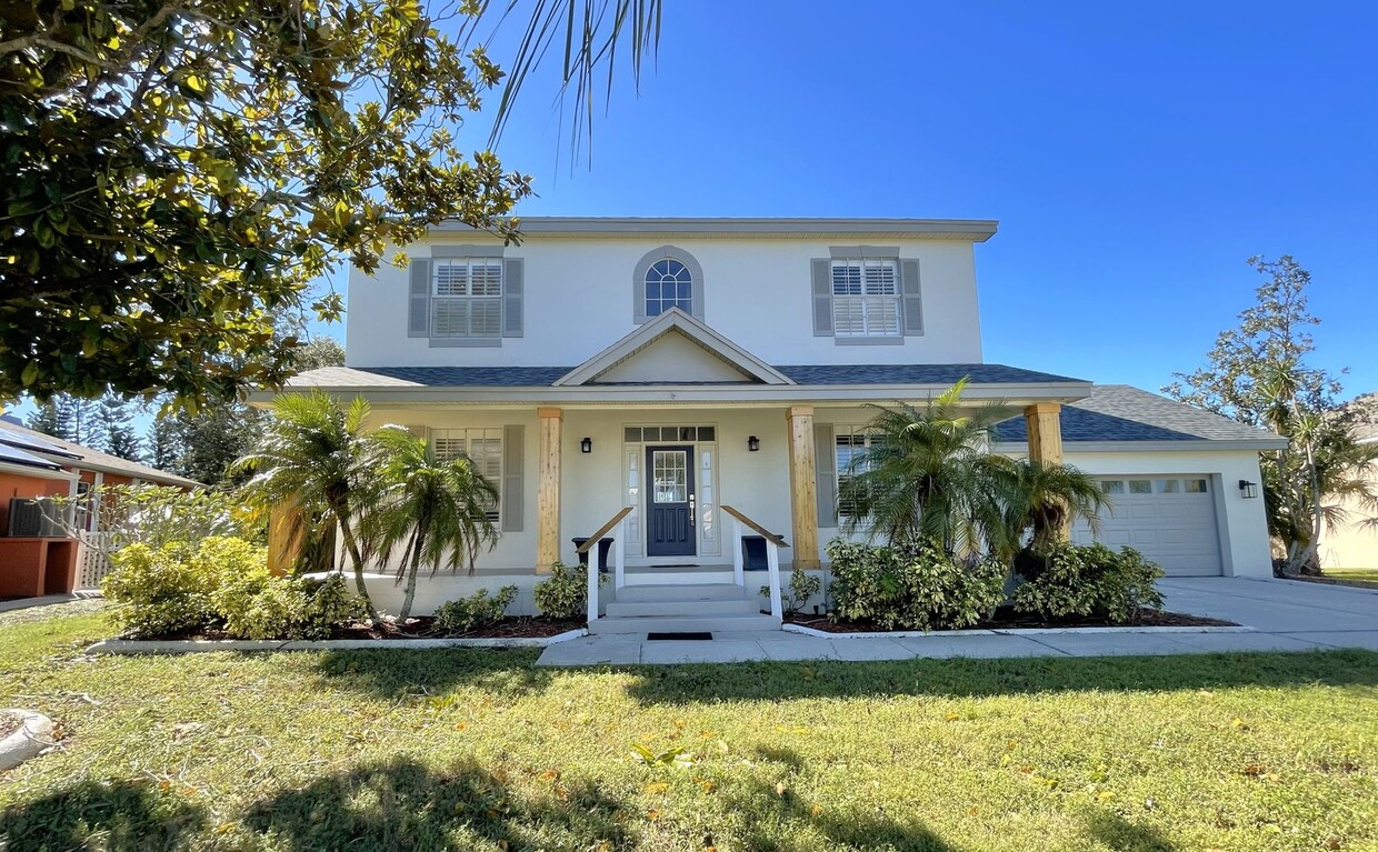 Foto principal - Entertainers Dream Home! 3 bedroom, 3 bath...