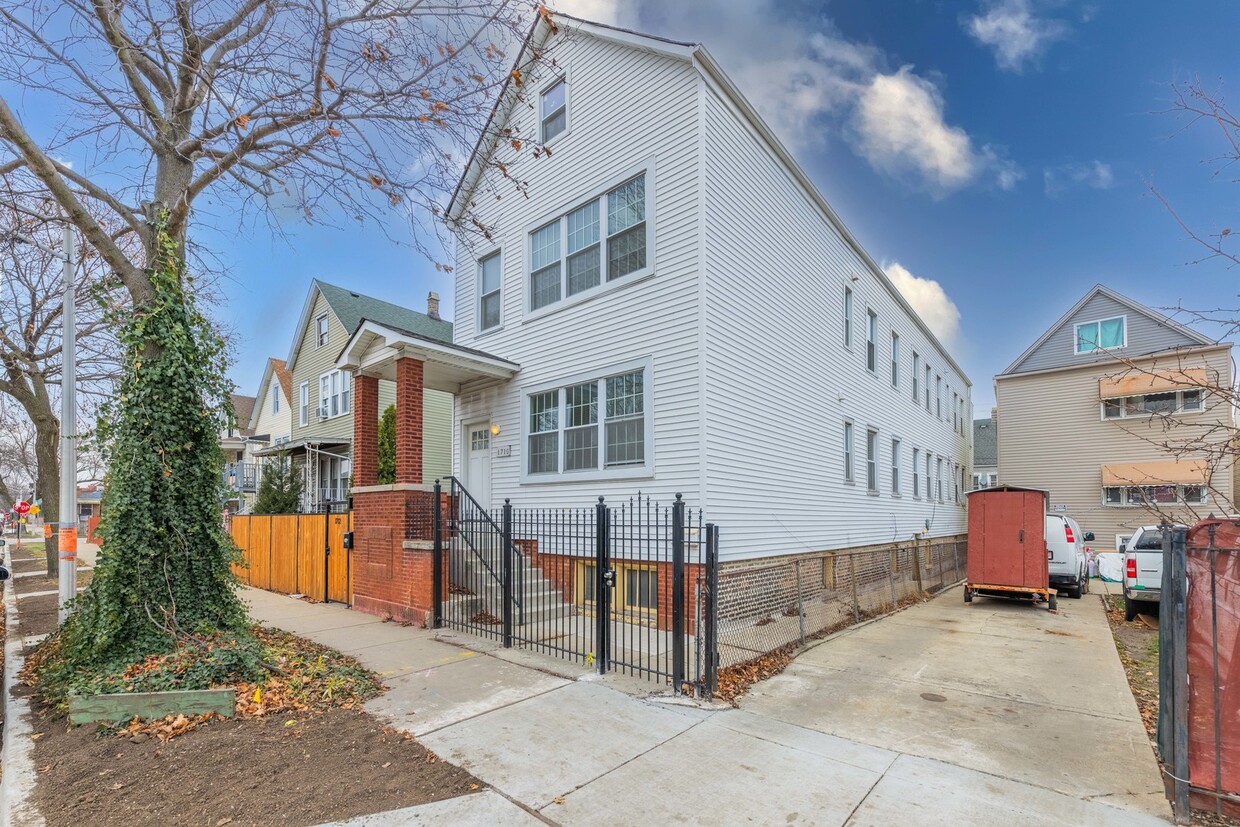 Foto principal - 1710 W 44th St