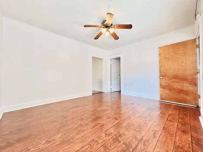 Building Photo - 2511 Ganahl St