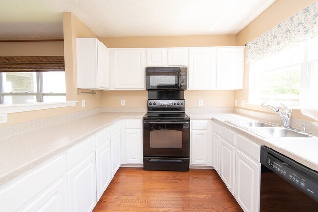 Foto del edificio - Former model home in highly sought after B...