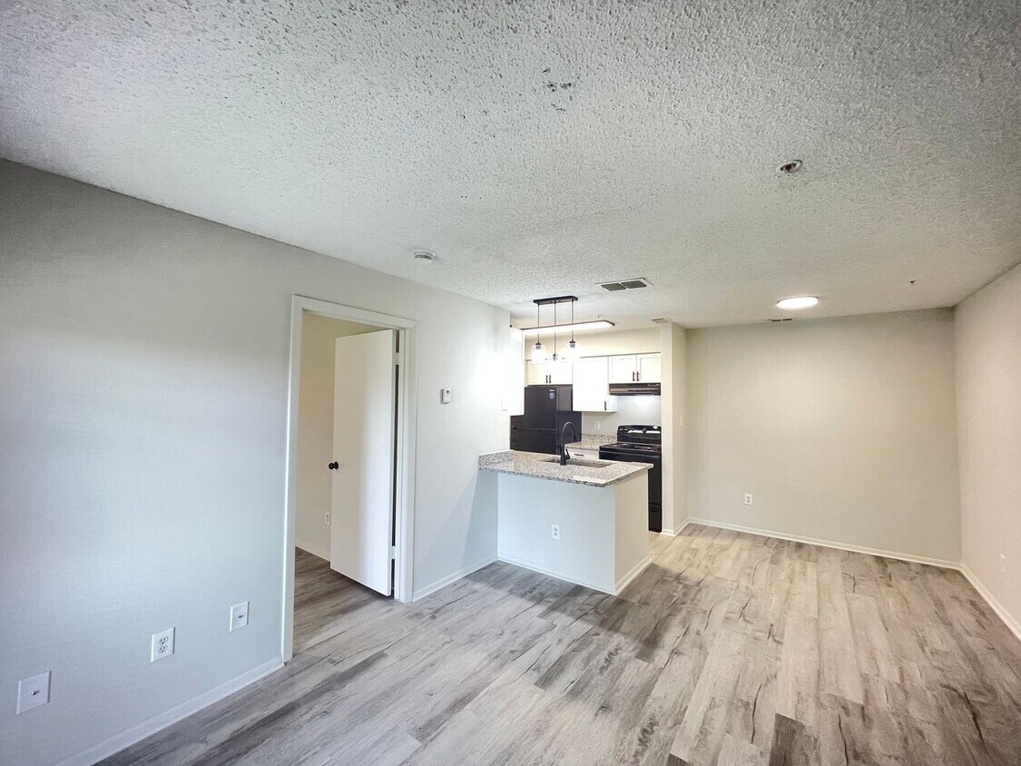 Foto principal - Fully Renovated 1-Bedroom, 1-Bath Condo in...