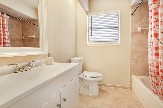 Building Photo - 3203 Silver Falls Dr