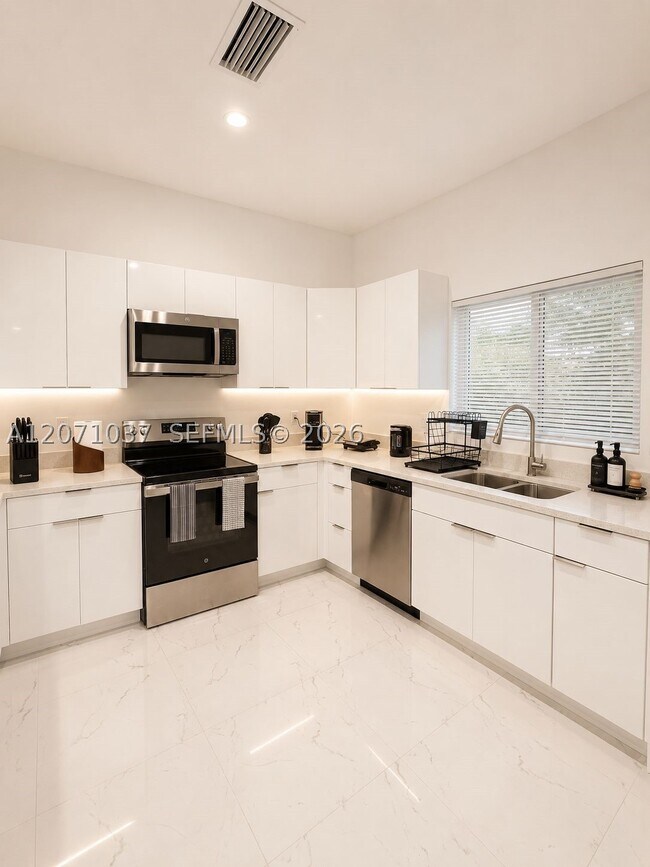 Foto del edificio - 5433 NW 5th Ave