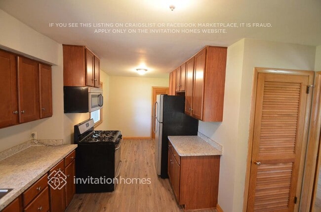 Building Photo - 5801 N Irving Ave
