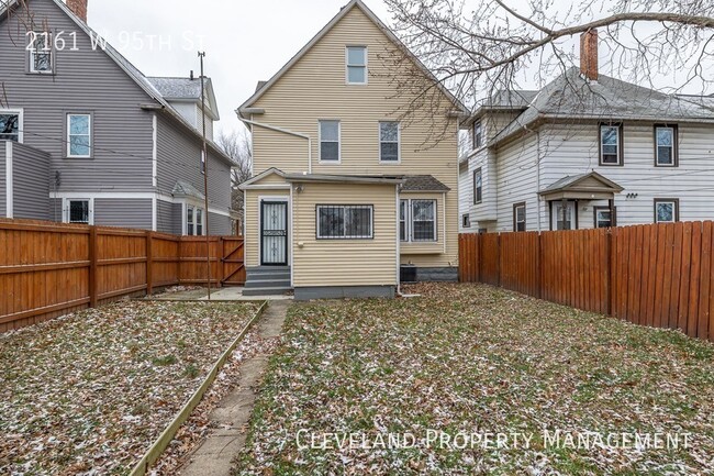 Building Photo - Fully Renovated West Side Home