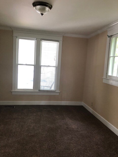 Building Photo - 614 N Military Ave