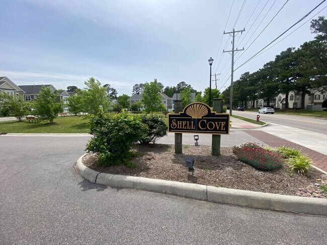Building Photo - Introducing a stunning Condo with a coasta...