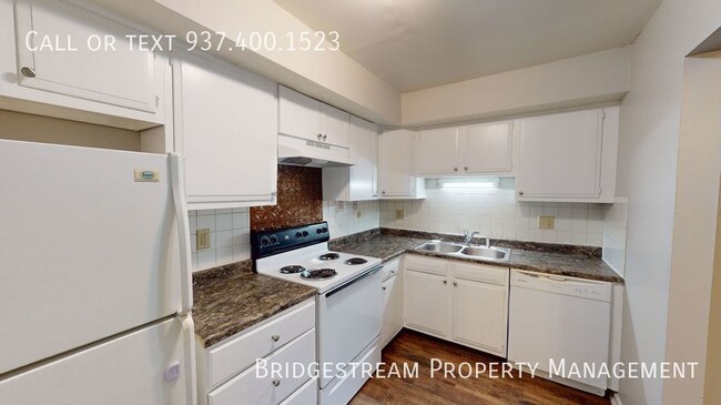 Building Photo - 1/2 OFF 1ST MONTH'S RENT! - Beautiful 2 Be...