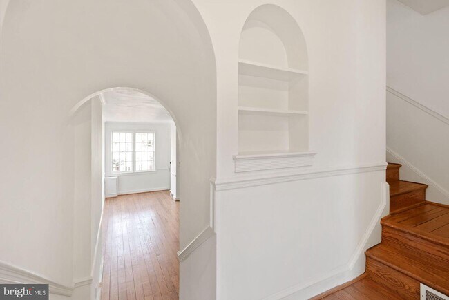 Building Photo - 1030 31st St NW