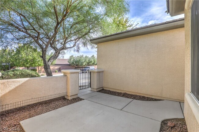 Building Photo - 8309 Oakshire St