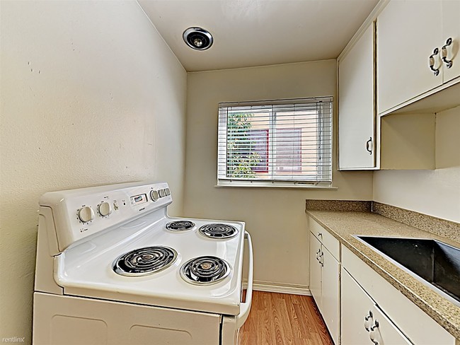 Building Photo - Studio, 1 bath  - 420 S 3rd St Apt 30