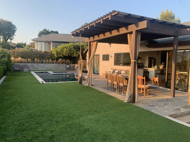 Foto del edificio - 2708 Temple Hills Dr