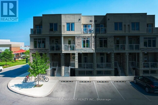 Building Photo - 5016-5016 Serena Dr