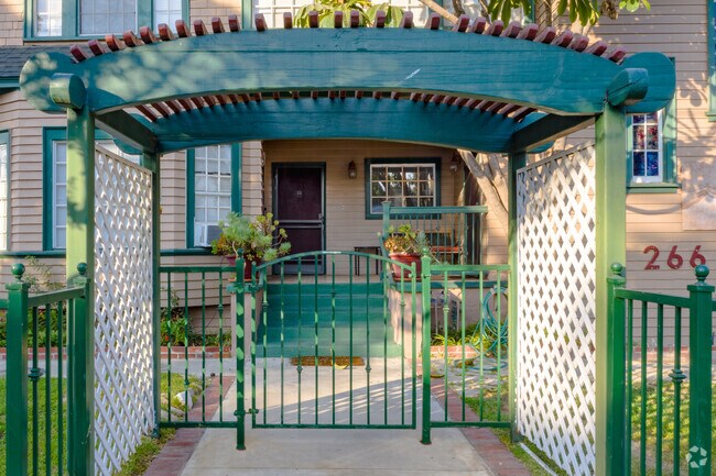 Entrance - 266 Thorne St