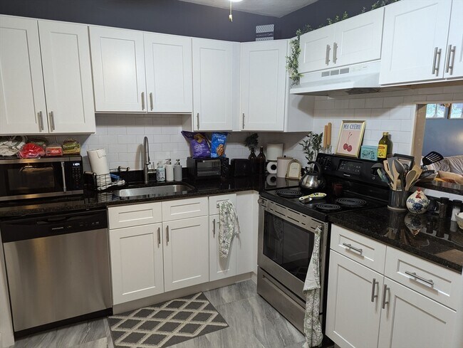 Building Photo - 65 Milliken Ave