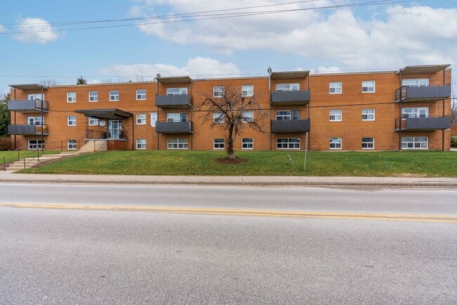 Photo du bâtiment - Bayfield Manor Apartments