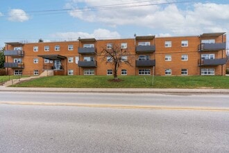 Building Photo - 955 10th St E