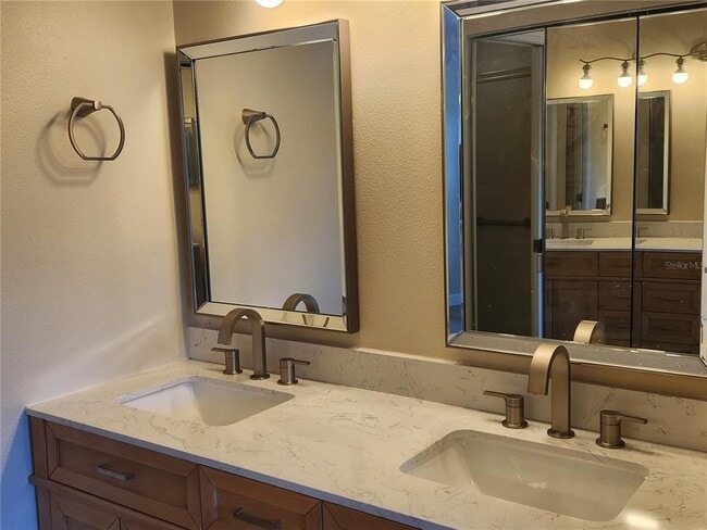 Building Photo - 6327 Green Oaks Cir