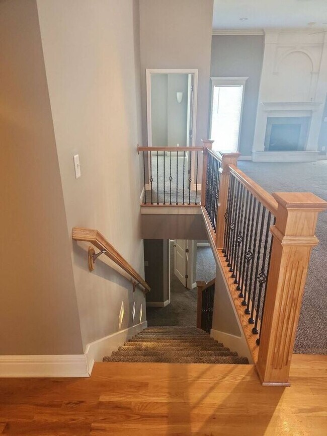 Building Photo - Gorgeous 4 Bedroom, 3 Bathroom, 3 Car Gara...