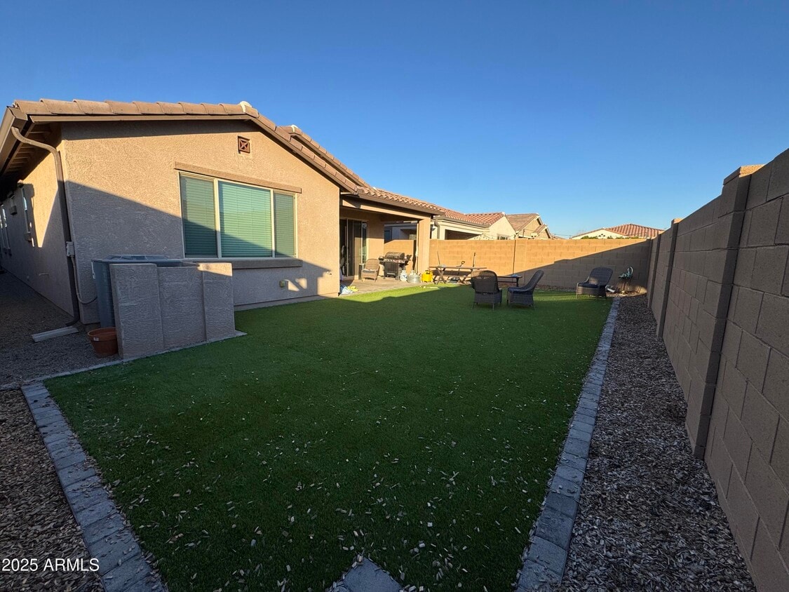 Building Photo - 9711 E Twinkle Ave