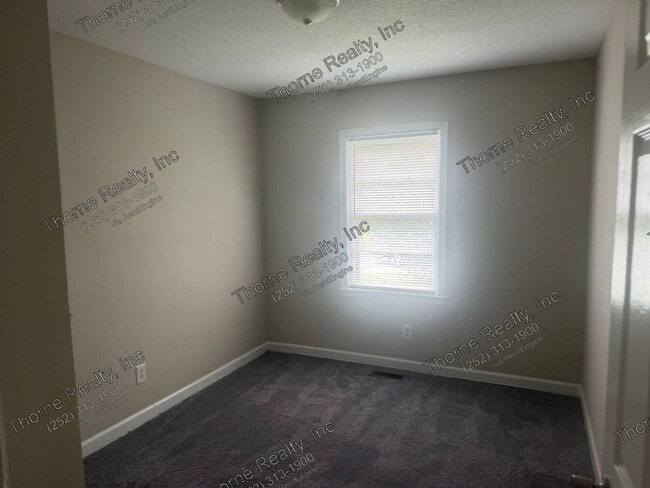 Building Photo - 1418 Davis St