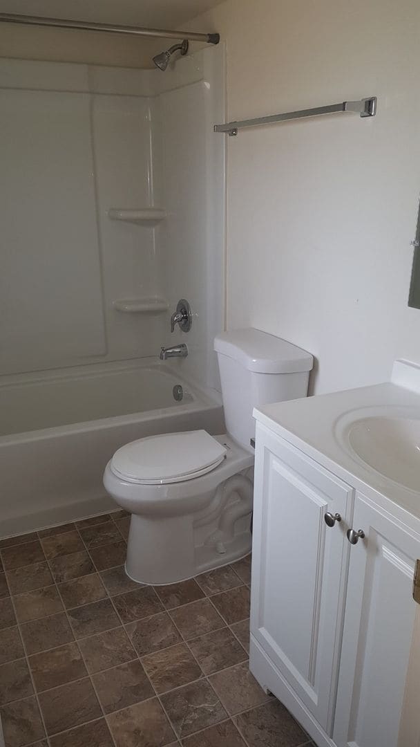 Building Photo - Updated Bungalow with 4 Bedrooms and 2 Ful...