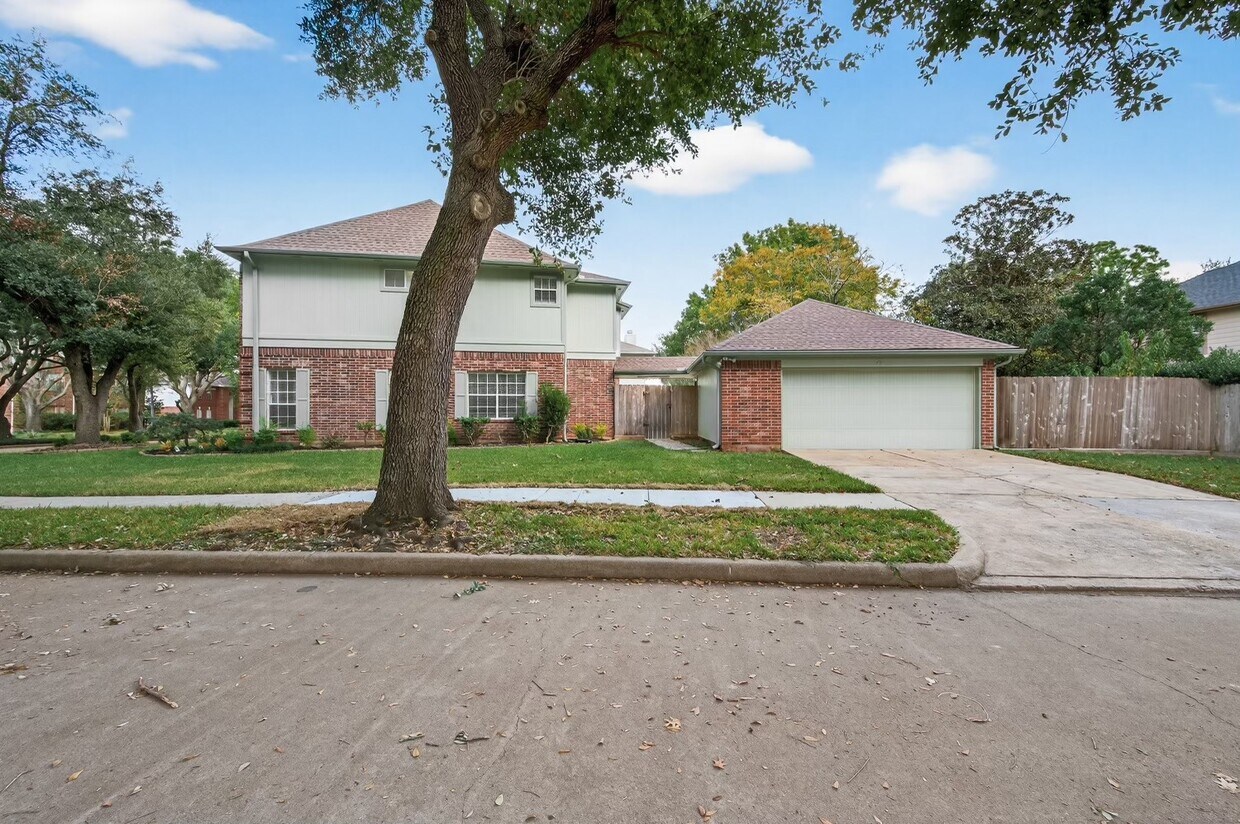 Foto del edificio - 2431 Parkwood Ln